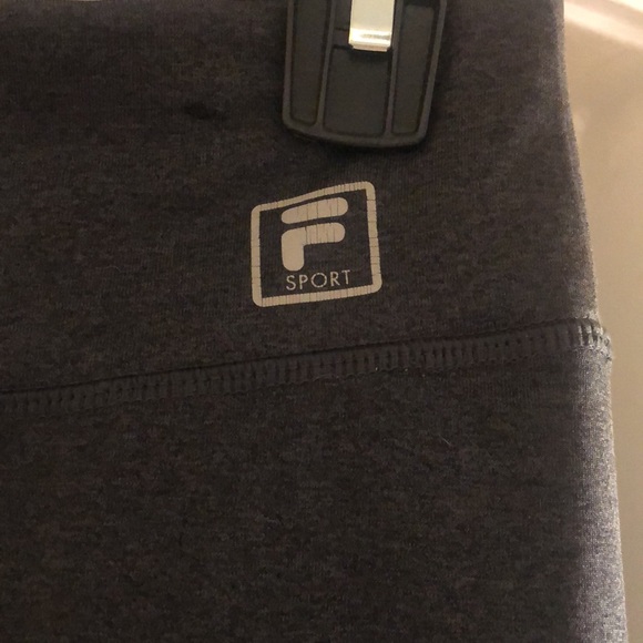 💙 Dark Gray Fila sport capris- size M - Picture 3 of 3